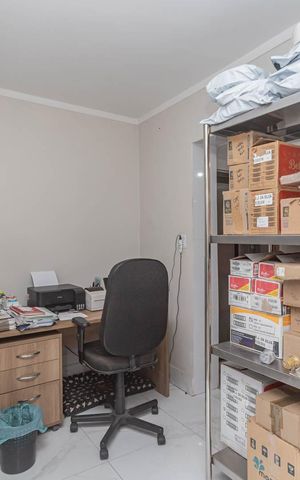 Casa para alugar com 205m², 4 quartos e 2 vagasEscritório