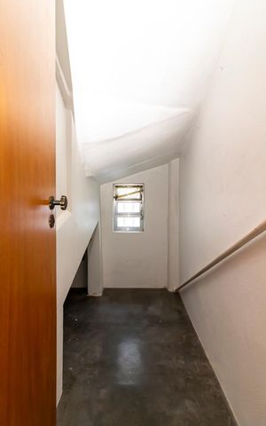 Casa à venda com 220m², 3 quartos e 4 vagasArmário