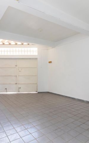 Casa à venda com 220m², 3 quartos e 4 vagasQuintal