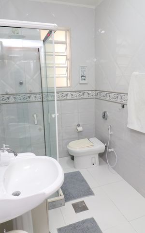 Casa à venda com 323m², 4 quartos e 3 vagasBanheiro Social