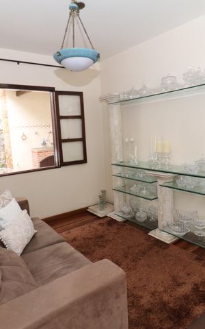 Casa à venda com 323m², 4 quartos e 3 vagasSala