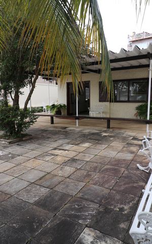 Casa à venda com 323m², 4 quartos e 3 vagasÁrea externa