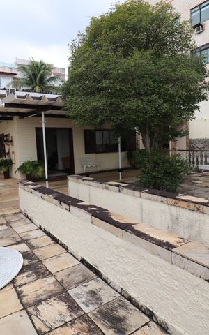 Casa à venda com 323m², 4 quartos e 3 vagasÁrea externa