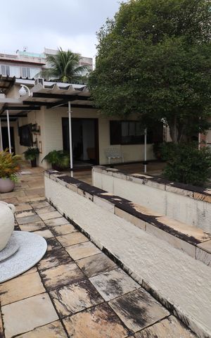 Casa à venda com 323m², 4 quartos e 3 vagasÁrea externa