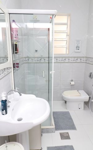 Casa à venda com 323m², 4 quartos e 3 vagasBanheiro Social