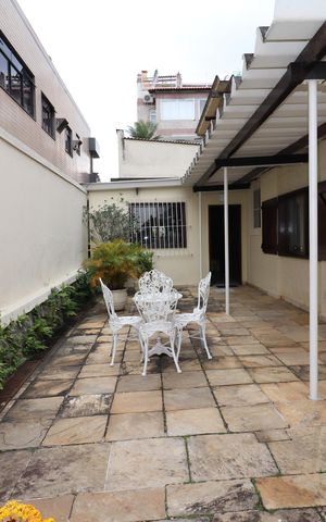 Casa à venda com 323m², 4 quartos e 3 vagasÁrea externa
