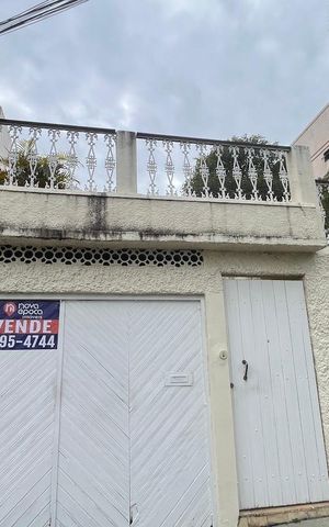 Casa à venda com 323m², 4 quartos e 3 vagasFachada