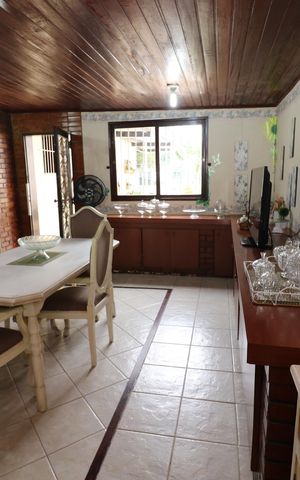 Casa à venda com 323m², 4 quartos e 3 vagasCopa