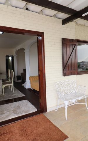Casa à venda com 323m², 4 quartos e 3 vagasÁrea externa
