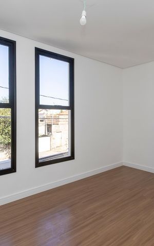 Casa à venda com 210m², 3 quartos e 3 vagas Casa à venda com 210m², 3 quartos e 3 vagasQuarto 2 - SemiSuíte