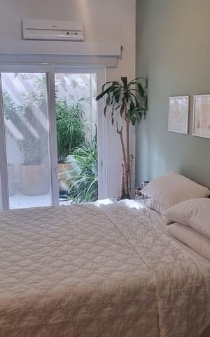 Casa à venda com 300m², 4 quartos e 2 vagas Casa à venda com 300m², 4 quartos e 2 vagasQuarto