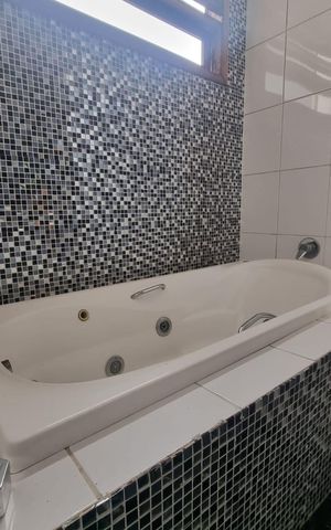 Casa à venda com 300m², 4 quartos e 2 vagas Casa à venda com 300m², 4 quartos e 2 vagasBanheiro da Suíte