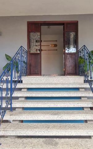 Casa à venda com 300m², 4 quartos e 2 vagas Casa à venda com 300m², 4 quartos e 2 vagasEntrada