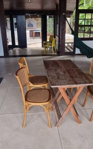 Casa à venda com 300m², 4 quartos e 2 vagas Casa à venda com 300m², 4 quartos e 2 vagasÁrea Externa