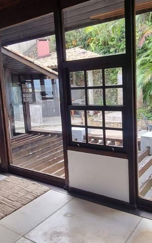 Casa à venda com 300m², 4 quartos e 2 vagas Casa à venda com 300m², 4 quartos e 2 vagasVista