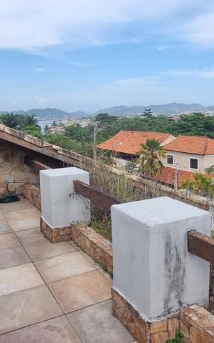 Casa à venda com 300m², 4 quartos e 2 vagas Casa à venda com 300m², 4 quartos e 2 vagasvaranda