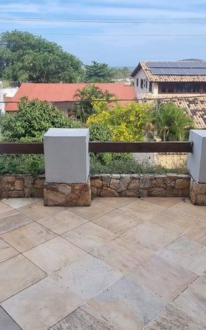 Casa à venda com 300m², 4 quartos e 2 vagas Casa à venda com 300m², 4 quartos e 2 vagasVista