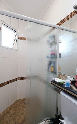 Casa à venda com 100m², 3 quartos e 2 vagasBanheiro da Suíte