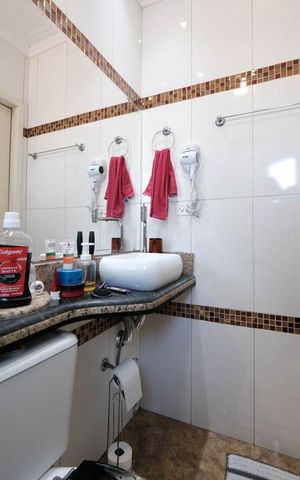 Casa à venda com 100m², 3 quartos e 2 vagasBanheiro da Suíte