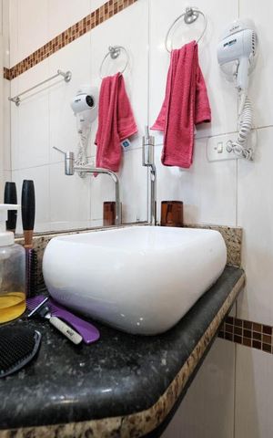Casa à venda com 100m², 3 quartos e 2 vagasBanheiro da Suíte