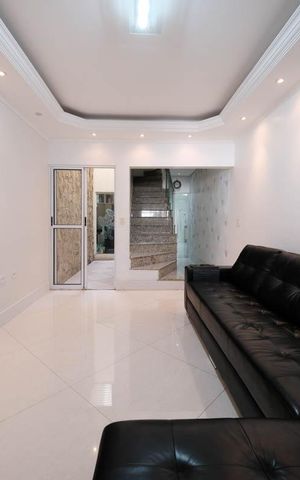 Casa à venda com 100m², 3 quartos e 2 vagasSala