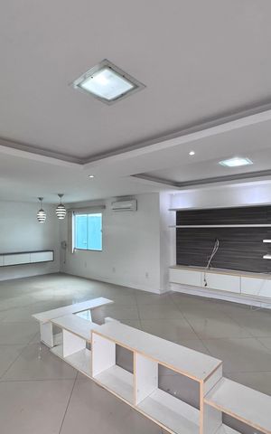 Apartamento à venda com 270m², 3 quartos e 2 vagas Apartamento à venda com 270m², 3 quartos e 2 vagasSala