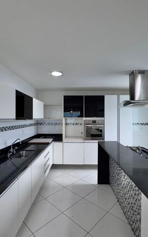 Apartamento à venda com 270m², 3 quartos e 2 vagas Apartamento à venda com 270m², 3 quartos e 2 vagasCozinha