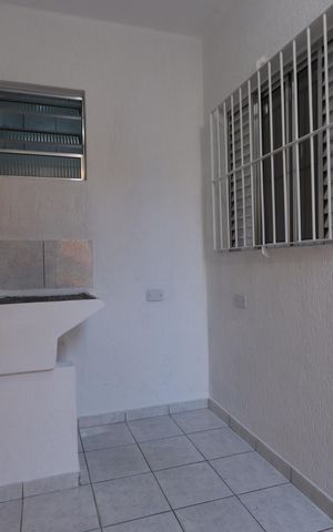 Casa para alugar com 50m², 1 quarto e sem vagaÁrea de Serviço
