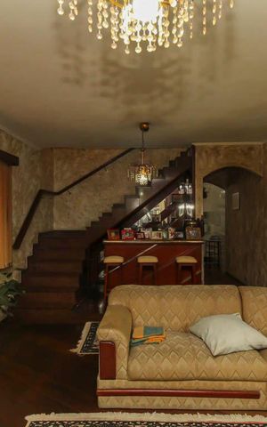 Casa à venda com 240m², 3 quartos e 2 vagas Casa à venda com 240m², 3 quartos e 2 vagasSala
