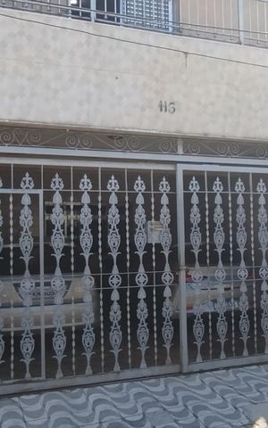 Casa à venda com 240m², 3 quartos e 2 vagas Casa à venda com 240m², 3 quartos e 2 vagasFachada