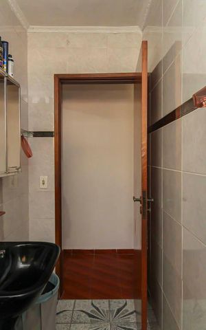 Casa à venda com 240m², 3 quartos e 2 vagas Casa à venda com 240m², 3 quartos e 2 vagasBanheiro