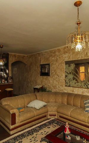 Casa à venda com 240m², 3 quartos e 2 vagas Casa à venda com 240m², 3 quartos e 2 vagasSala