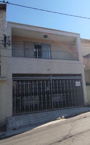 Casa à venda com 240m², 3 quartos e 2 vagas Casa à venda com 240m², 3 quartos e 2 vagasFachada