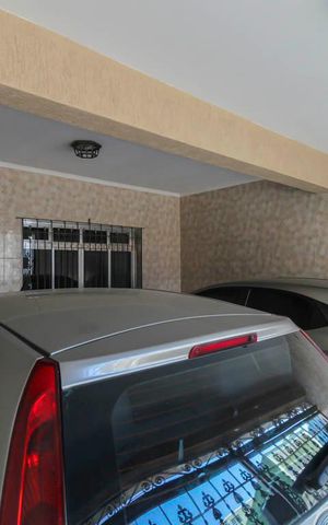 Casa à venda com 240m², 3 quartos e 2 vagas Casa à venda com 240m², 3 quartos e 2 vagasGaragem
