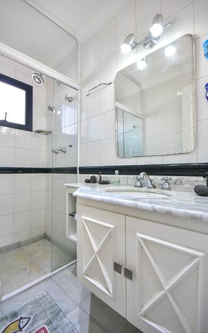 Apartamento à venda com 230m², 3 quartos e 4 vagasBanheiro