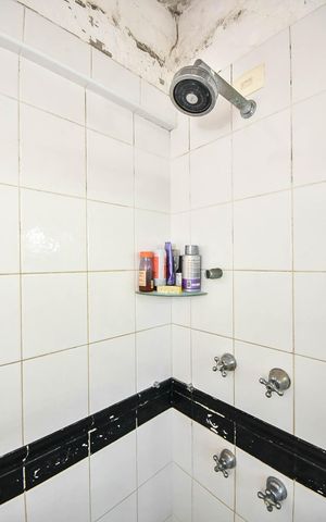 Apartamento à venda com 230m², 3 quartos e 4 vagasChuveiro do Banheiro da Suíte