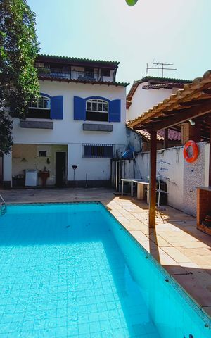 Casa de condomínio à venda com 316m², 5 quartos e 2 vagas Casa de condomínio à venda com 316m², 5 quartos e 2 vagasPiscina