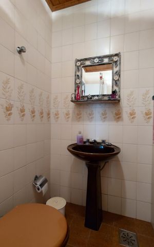 Casa de condomínio à venda com 316m², 5 quartos e 2 vagasLavabo