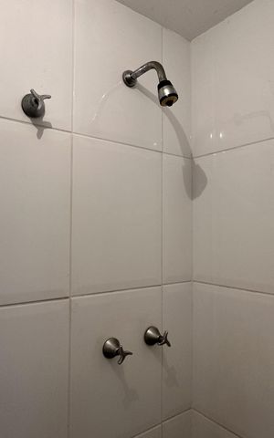 Apartamento à venda com 326m², 5 quartos e 3 vagas Apartamento à venda com 326m², 5 quartos e 3 vagasBanheiro de serviço