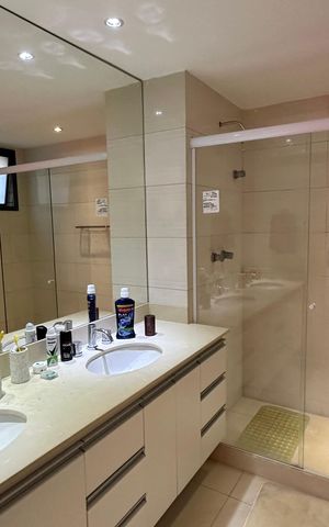 Apartamento à venda com 326m², 5 quartos e 3 vagas Apartamento à venda com 326m², 5 quartos e 3 vagasBanheiro da Suíte 2