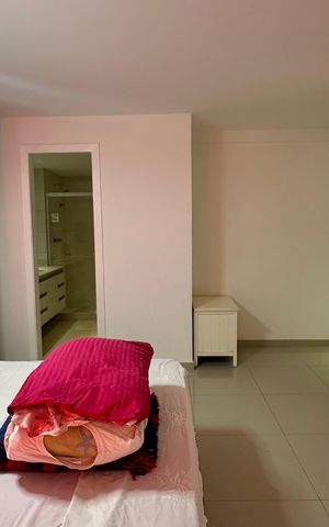 Apartamento à venda com 326m², 5 quartos e 3 vagas Apartamento à venda com 326m², 5 quartos e 3 vagasSuíte 2