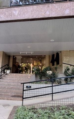 Apartamento à venda com 326m², 5 quartos e 3 vagas Apartamento à venda com 326m², 5 quartos e 3 vagasFachada
