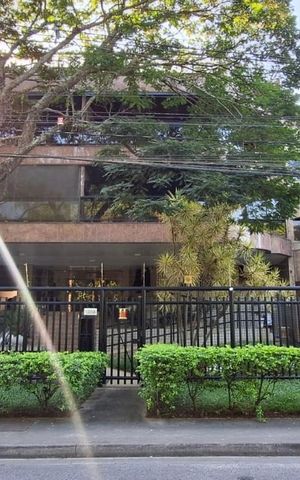 Apartamento à venda com 326m², 5 quartos e 3 vagas Apartamento à venda com 326m², 5 quartos e 3 vagasFachada