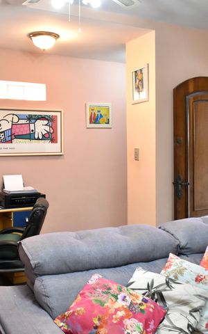 Casa à venda com 220m², 3 quartos e 2 vagas Casa à venda com 220m², 3 quartos e 2 vagasSala