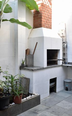 Casa à venda com 220m², 3 quartos e 2 vagas Casa à venda com 220m², 3 quartos e 2 vagasQuintal