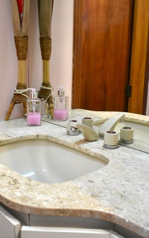 Casa à venda com 220m², 3 quartos e 2 vagas Casa à venda com 220m², 3 quartos e 2 vagasLavabo 1