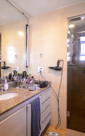 Apartamento à venda com 220m², 3 quartos e 3 vagas Apartamento à venda com 220m², 3 quartos e 3 vagasBanheiro da Suite