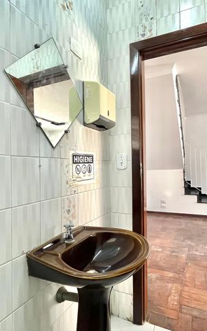 Casa à venda com 287m², 4 quartos e 8 vagasLavabo