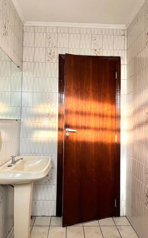 Casa à venda com 287m², 4 quartos e 8 vagasBanheiro
