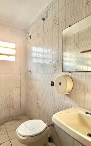 Casa à venda com 287m², 4 quartos e 8 vagasBanheiro